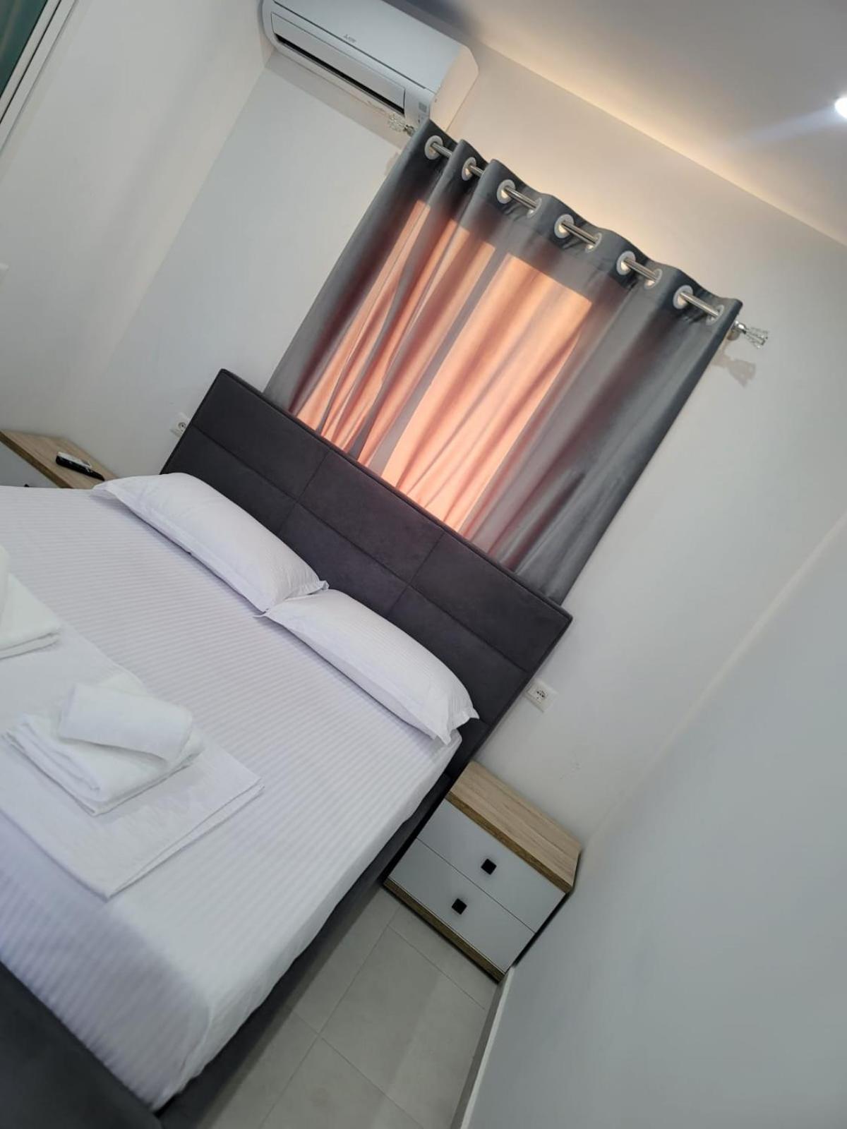 Caca Hotel Rinas Exterior photo