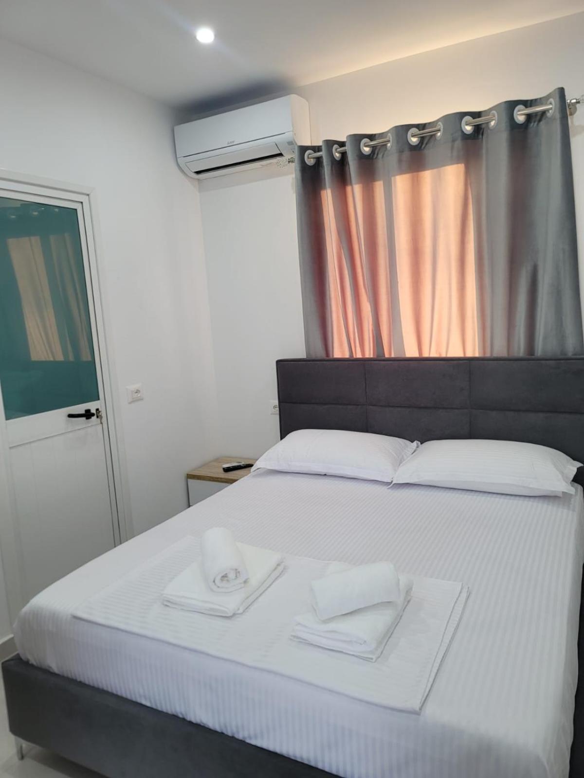 Caca Hotel Rinas Exterior photo
